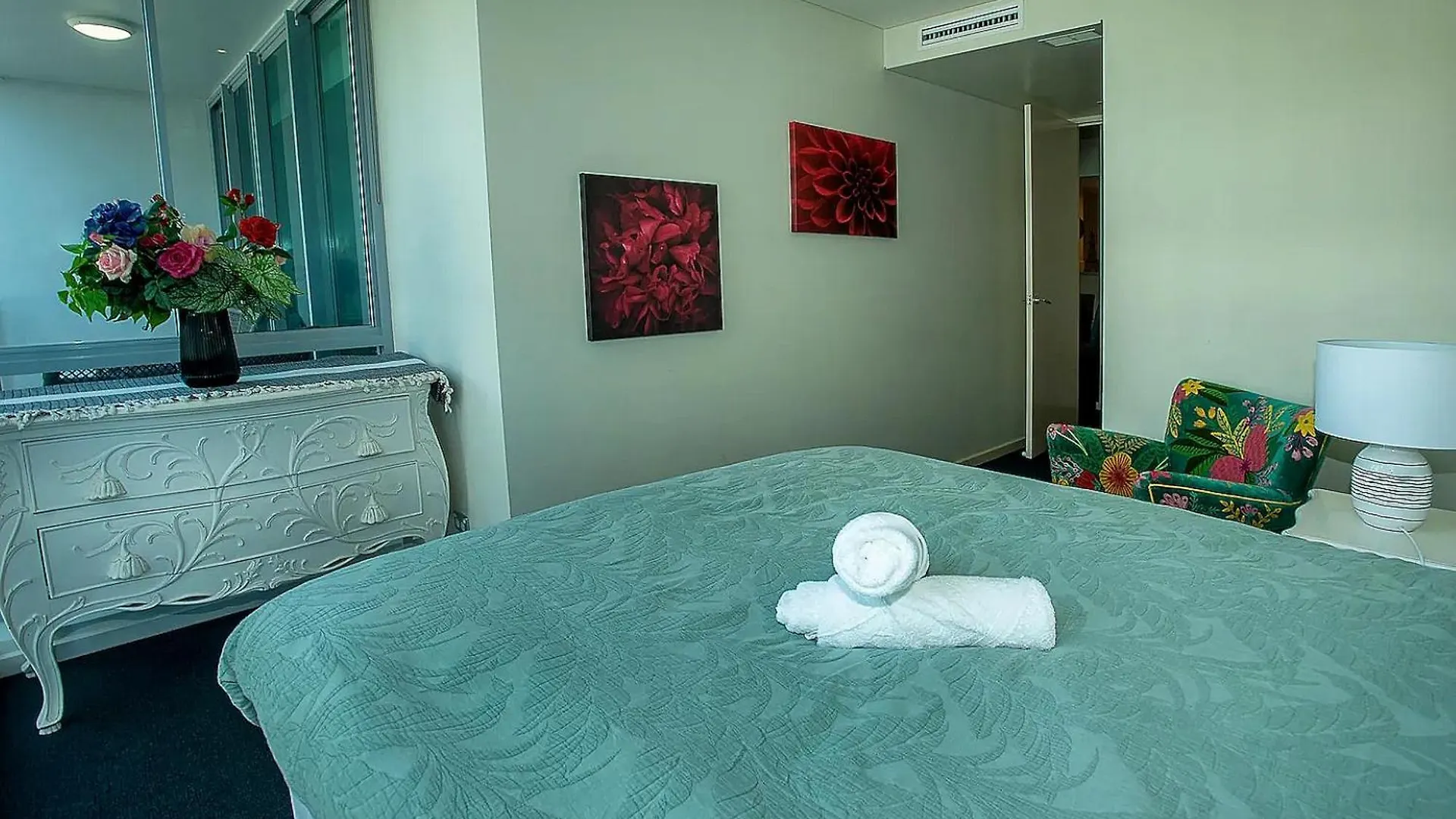 Brighton Shores 1 Bedroom Apartment